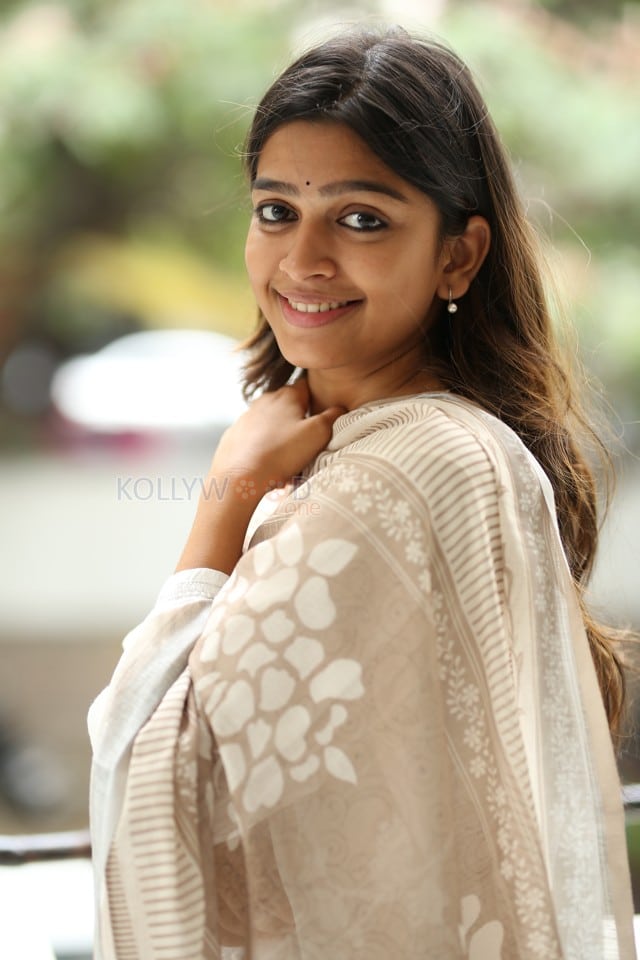 Heroine Ananthika Sanilkumar at 8 Vasantalu Interview Pictures 13