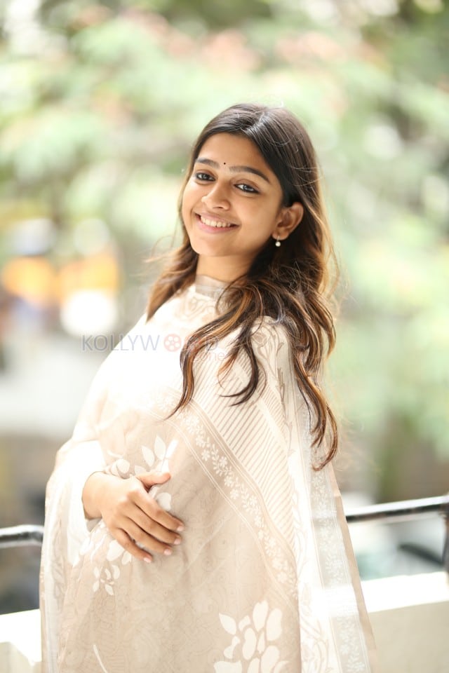 Heroine Ananthika Sanilkumar at 8 Vasantalu Interview Pictures 38