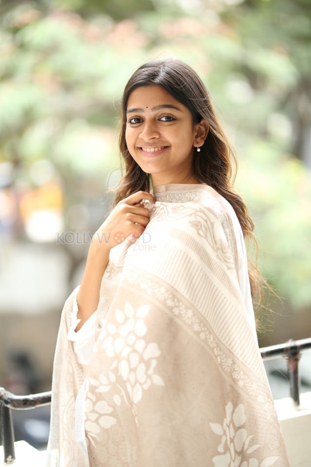 Heroine Ananthika Sanilkumar at 8 Vasantalu Interview Pictures 40