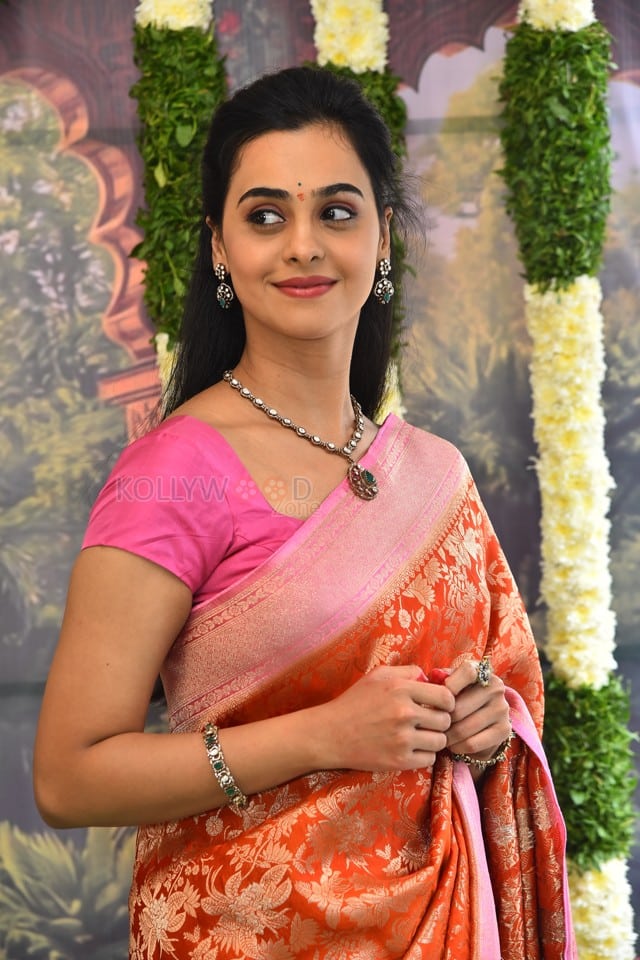 Heroine Gopika Udayan at Padaharu Rojula Pandaga Movie Opening Photos 08