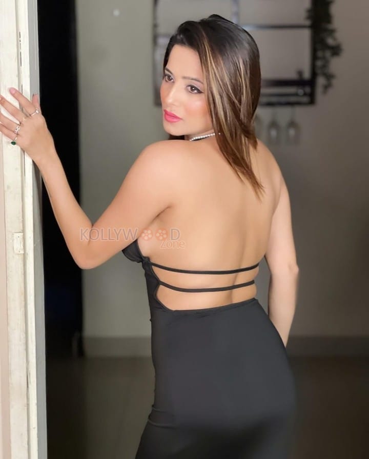 Hot Kate Sharma Cleavage in a Backless Black Cowl Halter Dress Pictures 03