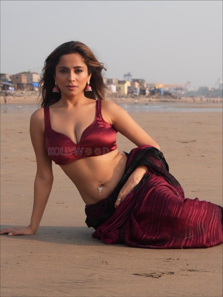 Hot Kate Sharma in a Maroon Saree with Matching Sleeveless Blouse Photos 08