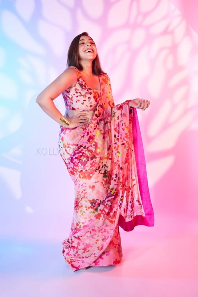 Maanvi Gagroo in a Pink Printed Saree Photos 01