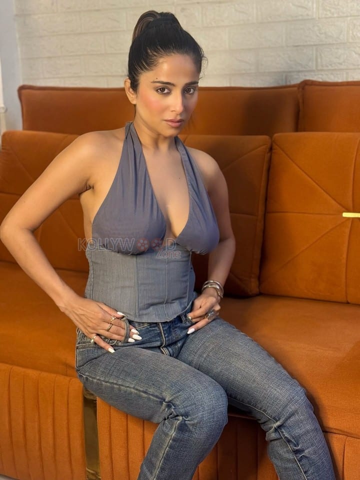 Sensual Kate Sharma Cleavage in a Deep V Neck Halter Style Sleeveless Crop Top and Jeans Photos 03
