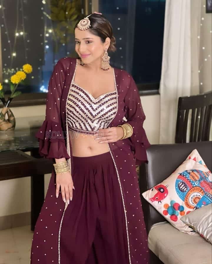Sexy Kate Sharma in Hot Diwali Photoshoot Pictures 07