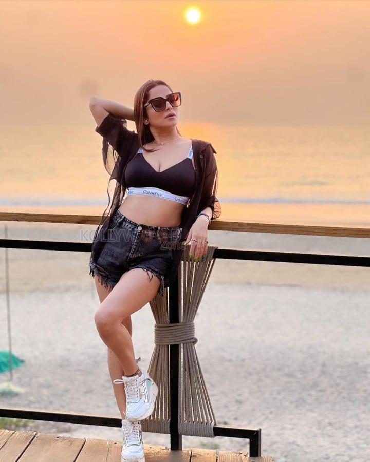 Sexy Kate Sharma in a Black Tshirt Bra Photos 01