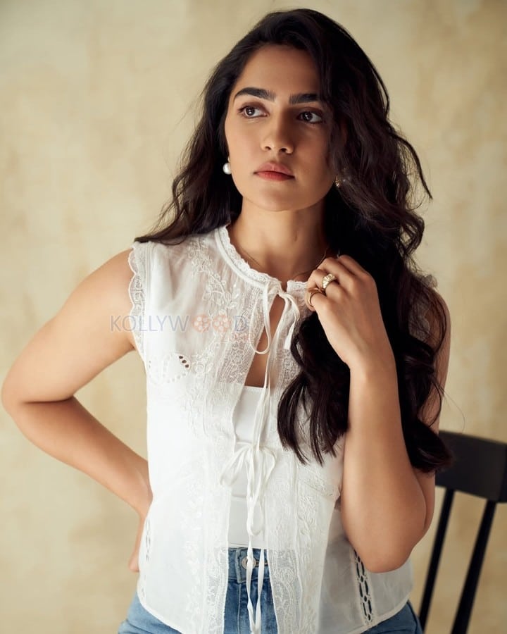 Ace Heroine Rukmini Vasanth in a White Chic Sleeveless Top and Denim Pant Photos 01