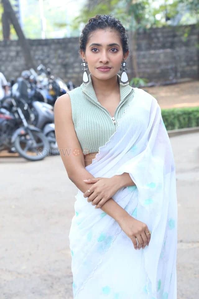 Actress Gnaneswari Kandregula at Mayalo Movie Press Meet Pictures 34