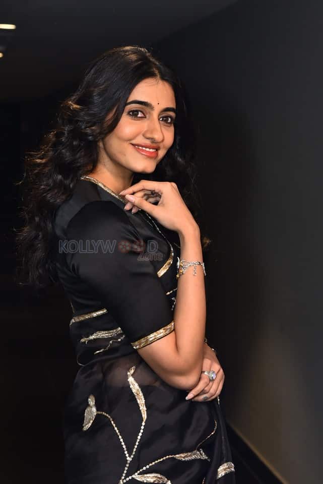 Actress Maanasa Choudhary at Aaryan Movie Pre Release Event Pictures 25