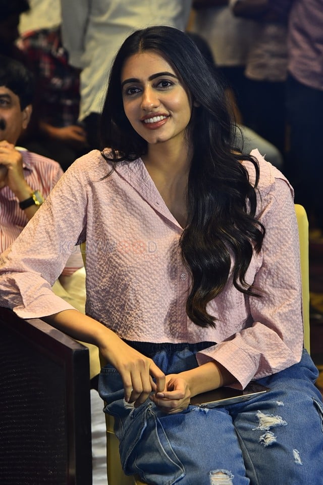 Actress Maanasa Choudhary at Single Movie Success Celebration Pictures 04