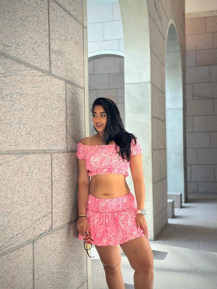 Beautiful Indian Beauty Nikita Sharma Navel in a Pink Mini Skirt and Crop Top Photos 02