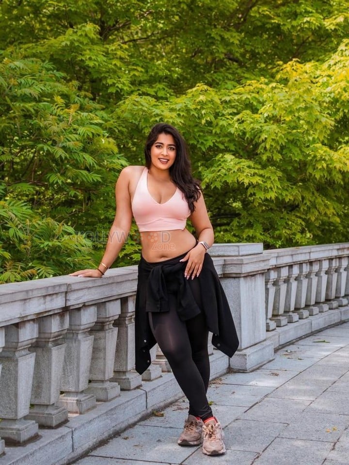 Beautiful Nikita Sharma in a Light Pink Sports Bra and Black Leggings Photos 02