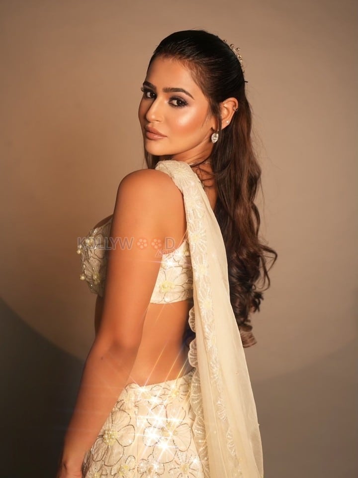 Beautiful Prakriti Pavani in an Ivory Lehenga Photos 05