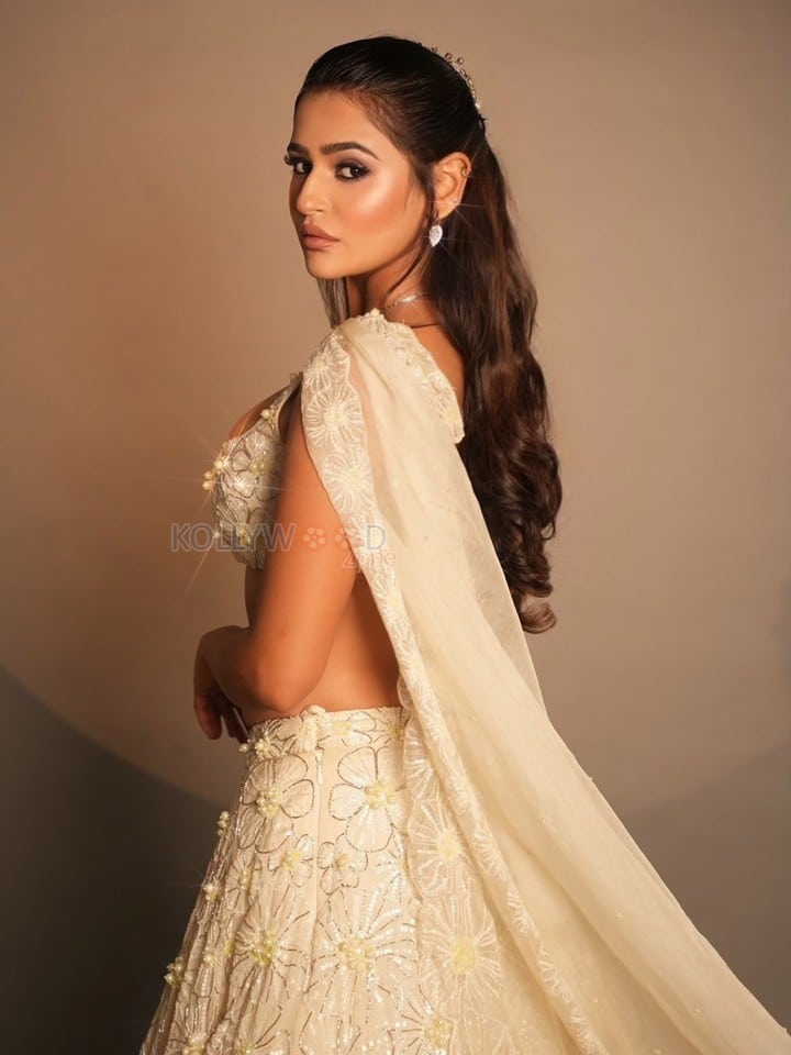 Beautiful Prakriti Pavani in an Ivory Lehenga Photos 09