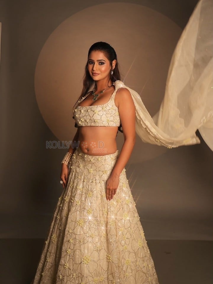 Beautiful Prakriti Pavani in an Ivory Lehenga Photos 10