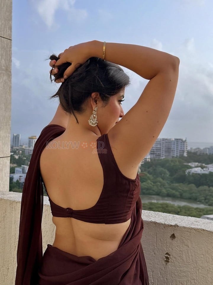Big Beauty Nikita Sharma in a Maroon Saree with Sleeveless Blouse Photos 01