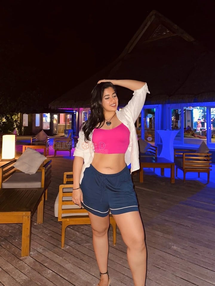 Bold Nikita Sharma in a Pink Tank Top and Blue Shorts Photos 01