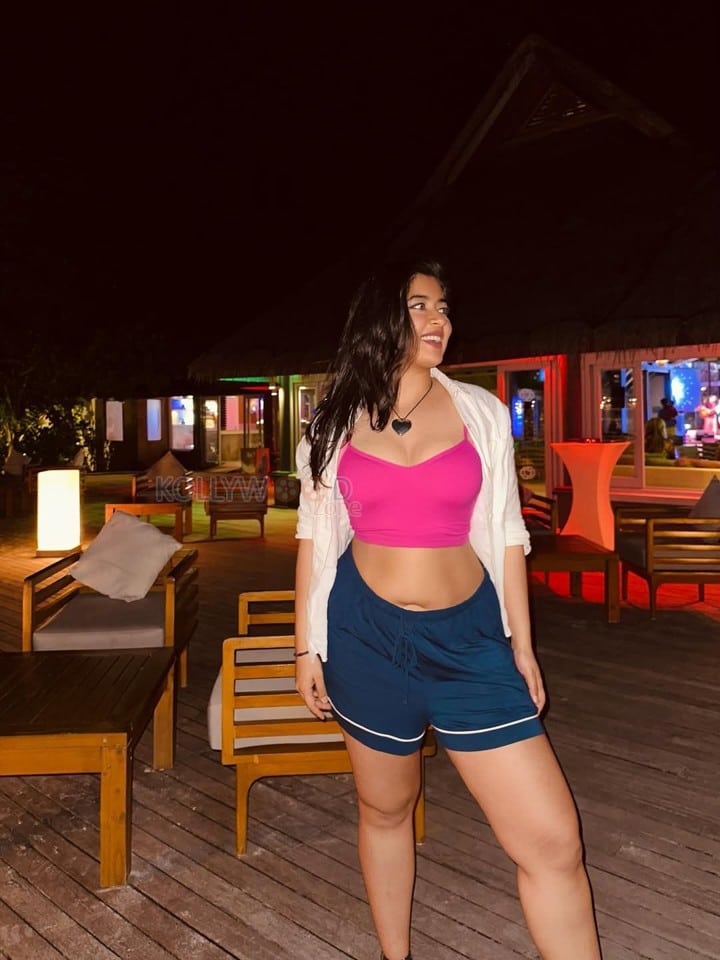 Bold Nikita Sharma in a Pink Tank Top and Blue Shorts Photos 03