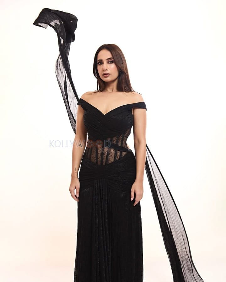 Captivating Kusha Kapila in a Black Bodycon Dress Photos 04