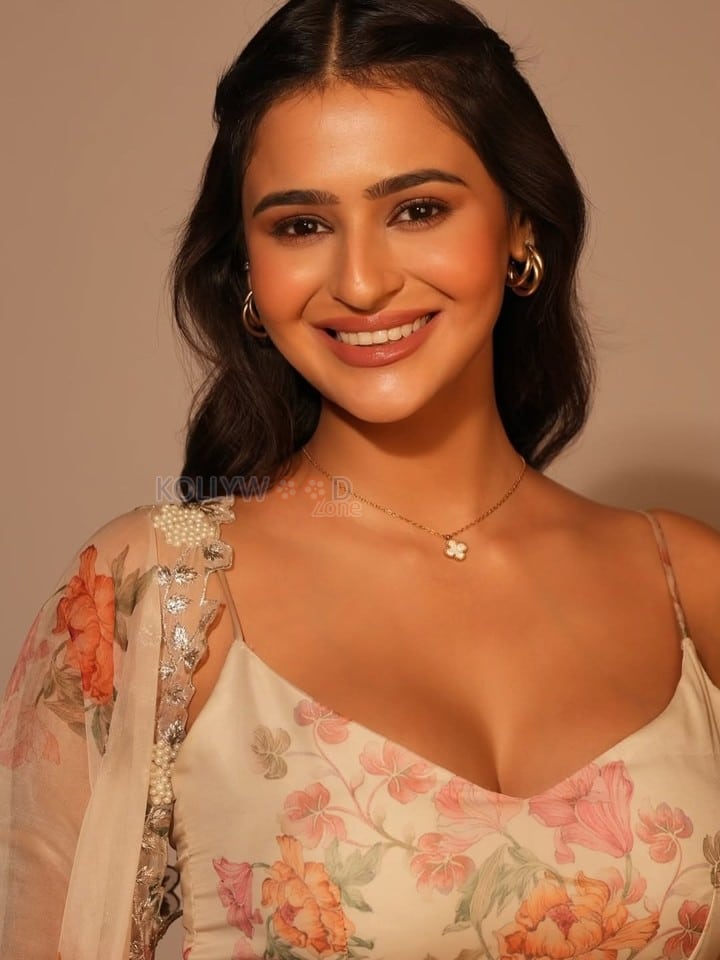 Cute Prakriti Pavani in a Floral Printed Lehenga Photos 03