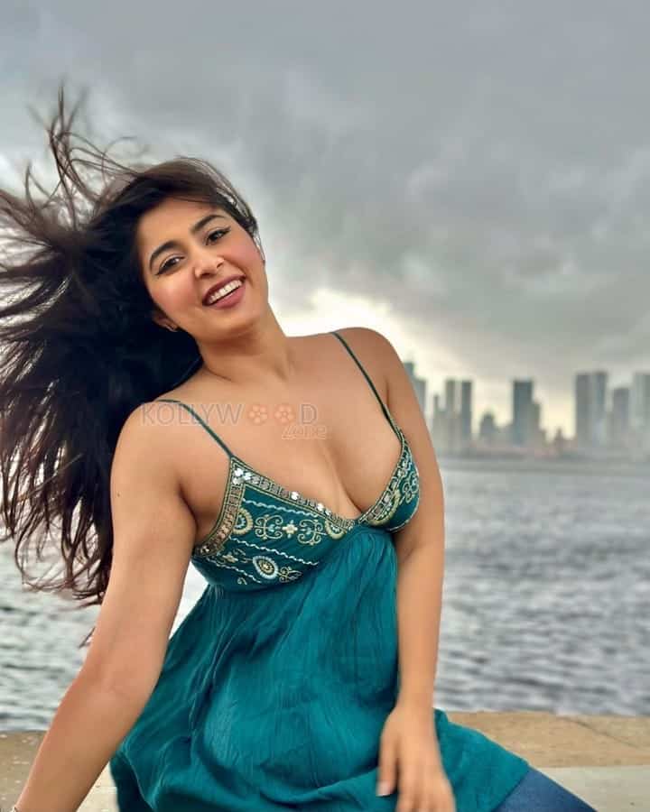 Glamorous Nikita Sharma in a Sleeveless Thin Strap Baby Doll Photos 02