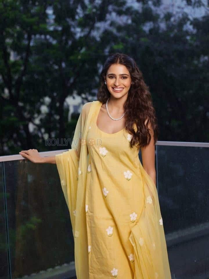 Gorgeous Prakriti Pavani in a Yellow Kurta Photos 03