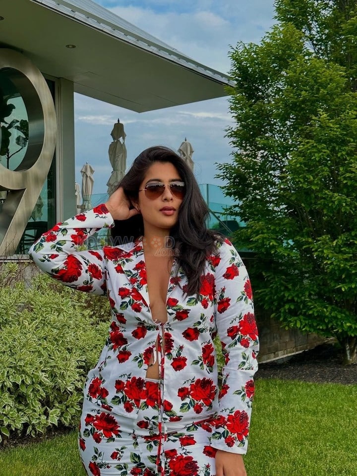 Hot Nikita Sharma Boobs Braless in a Rose Printed Dress Pictures 02