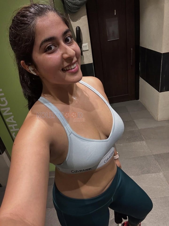 Hot Nikita Sharma Gym Workout Photos 01