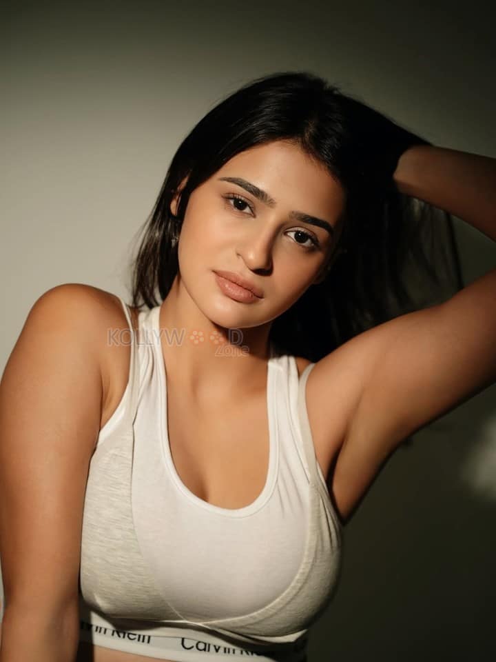 How Does it Feel Actress Prakriti Pavani in a White Calvin Klein Bralette with a Light Blue Jeans Photos 01
