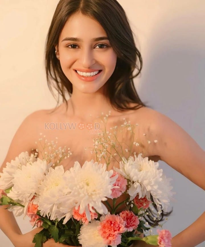 Indian Actress Prakriti Pavani in a Bouquet Bra Photos 03