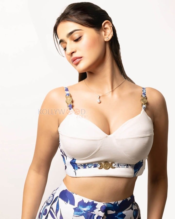 Marathi Glamour Prakriti Pavani in a White and Blue Crop Top Pictures 01