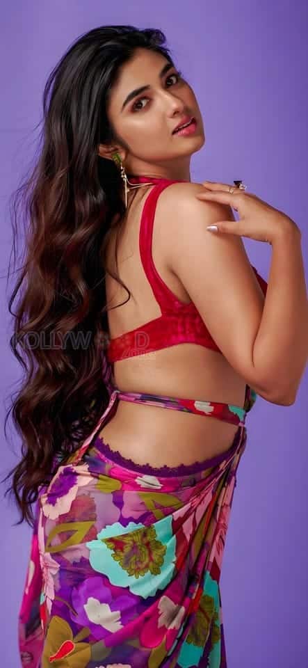 Nadikalil Sundari Yamuna Actress Pragya Nagra Sexy Photos 03