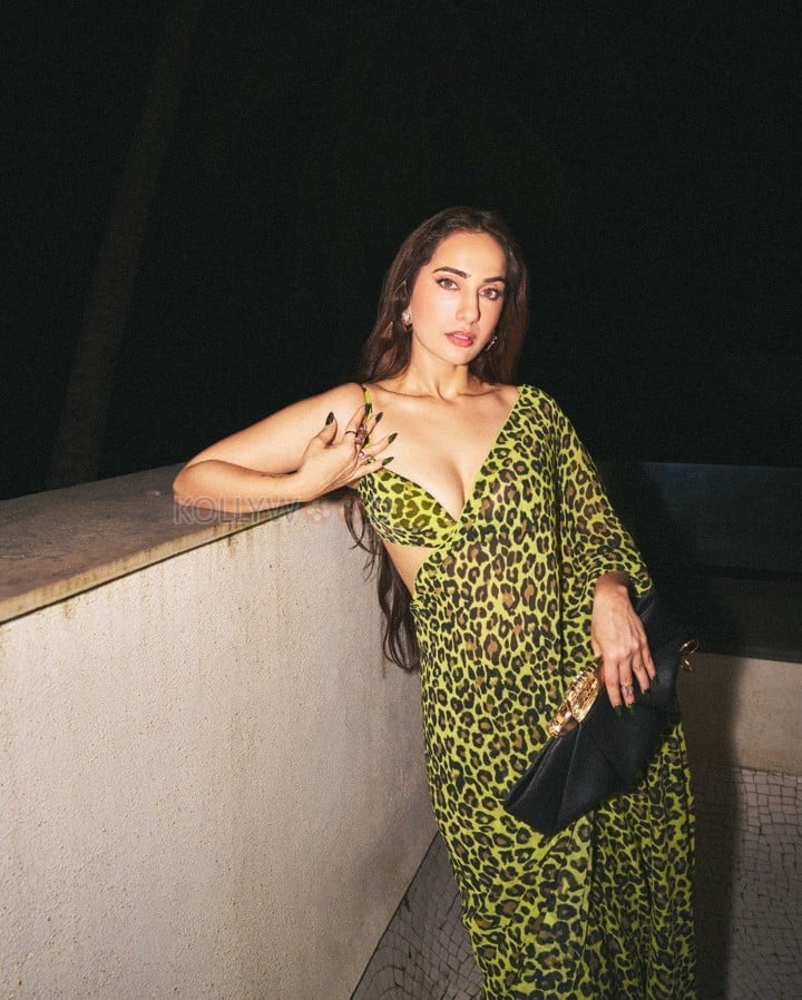 Sexy Kusha Kapila in a Leopard Printed Saree with a Sleeveless Cut Out Blouse Photos 06