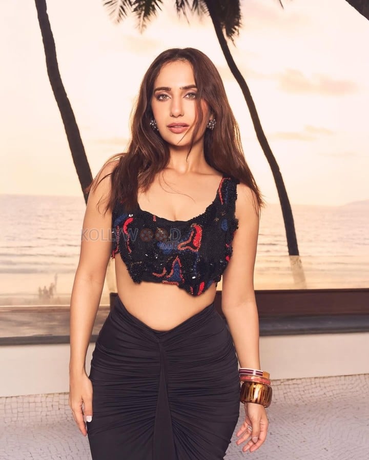 Stunning Kusha Kapila in a Black Skirt and Bralette Crop Top Pictures 02