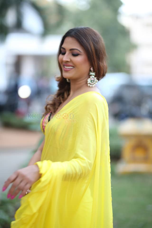 Actress Kashishh Rajput in a Yellow Saree with a Sleeveless Blouse Photos 12