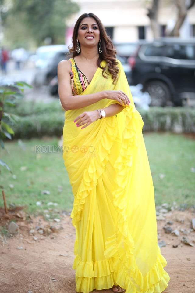 Actress Kashishh Rajput in a Yellow Saree with a Sleeveless Blouse Photos 22