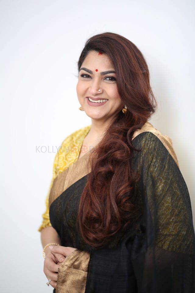 Actress Kushboo Interview Pictures 02