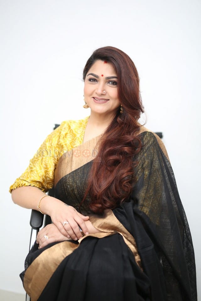 Actress Kushboo Interview Pictures 08
