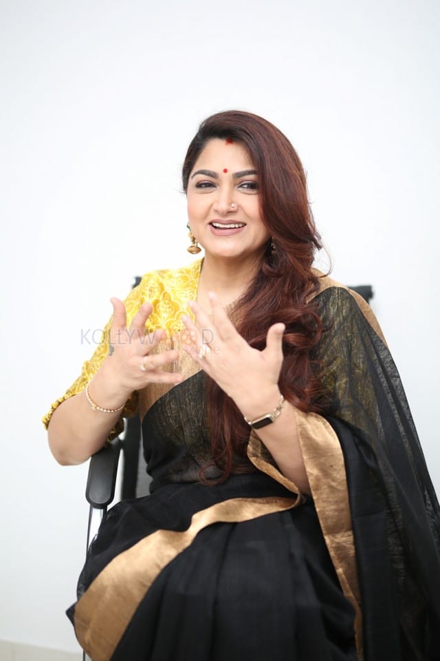Actress Kushboo Interview Pictures 09