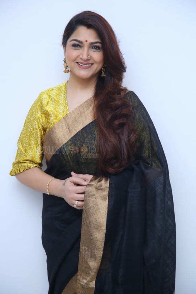 Actress Kushboo Interview Pictures 11