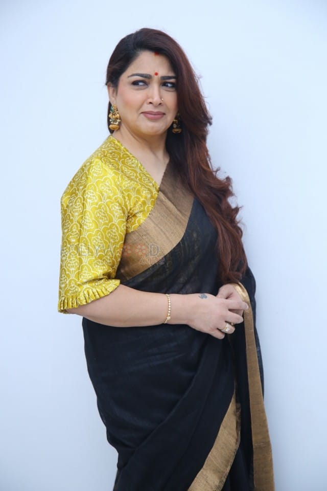Actress Kushboo Interview Pictures 13