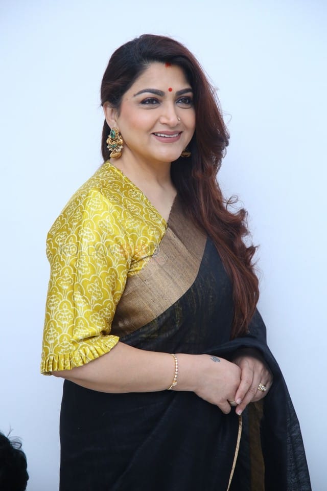 Actress Kushboo Interview Pictures 14