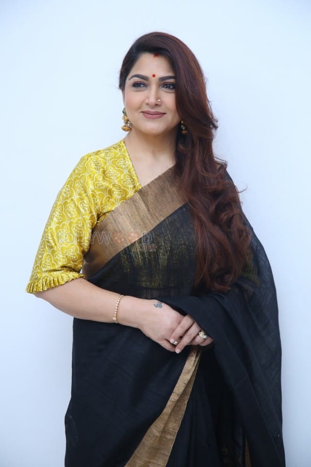 Actress Kushboo Interview Pictures 15