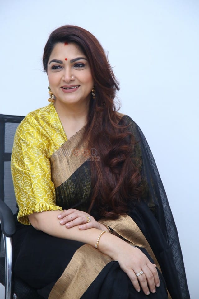 Actress Kushboo Interview Pictures 16