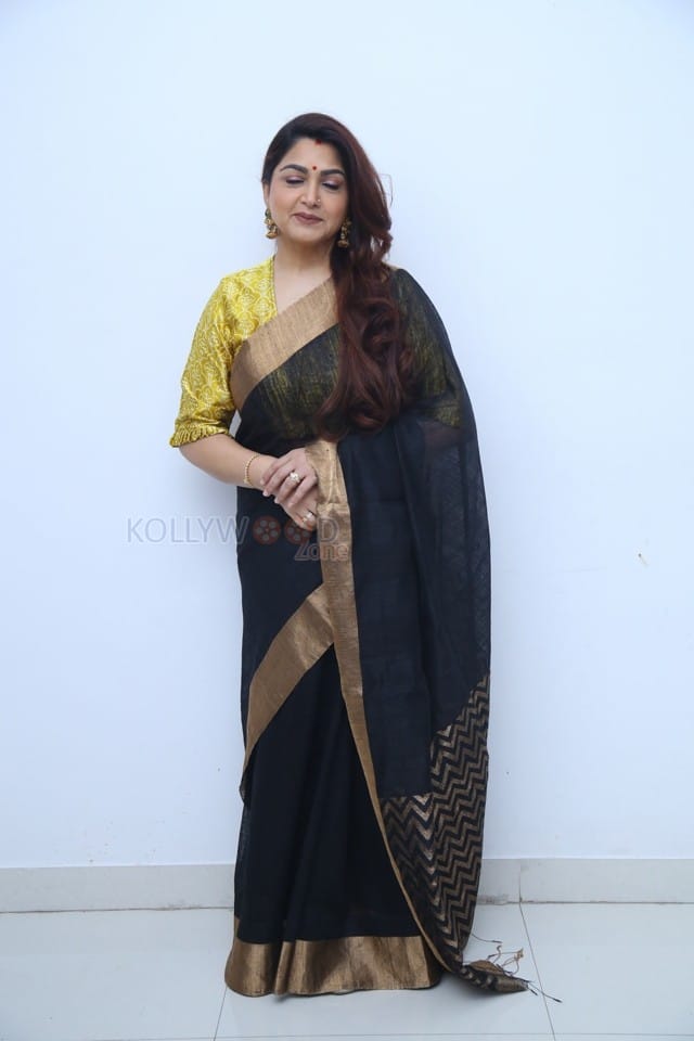Actress Kushboo Interview Pictures 18