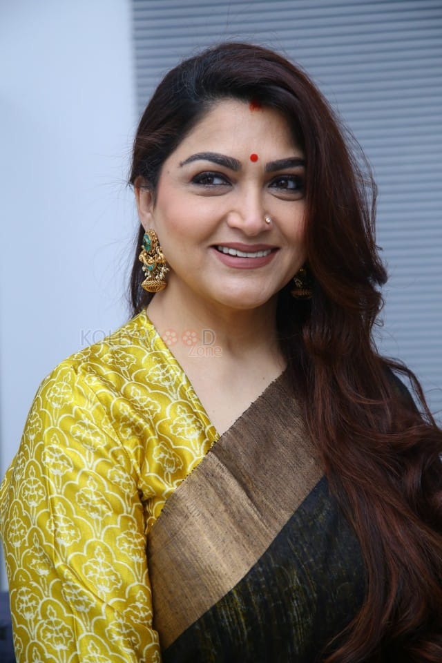 Actress Kushboo Interview Pictures 20