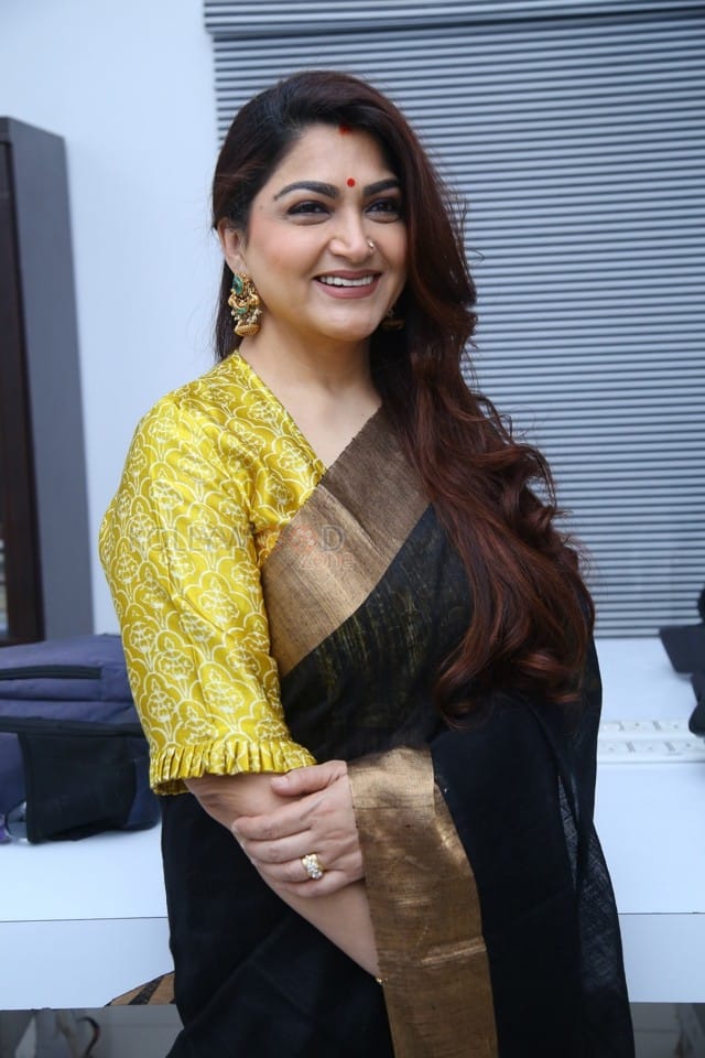Actress Kushboo Interview Pictures 21