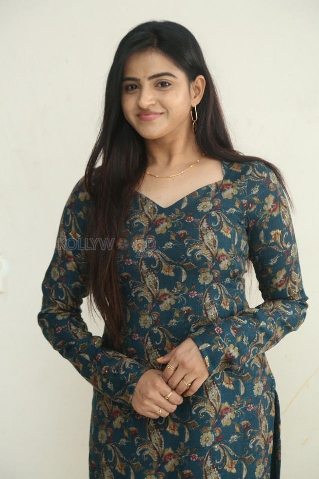 Actress Naveena Reddy at Before Wedding Movie Pre Release Event Pictures 13