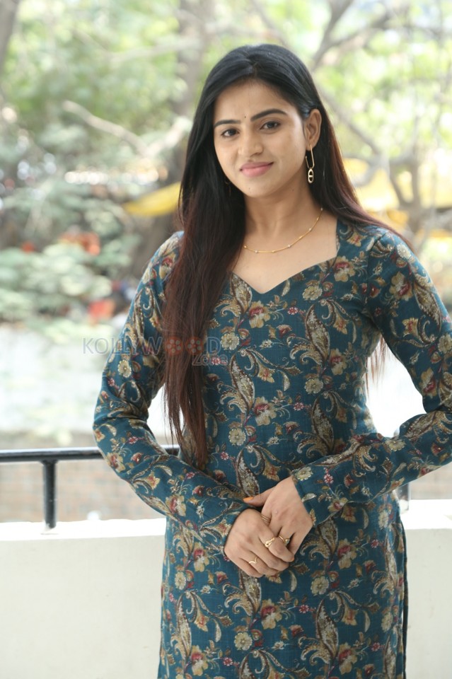 Actress Naveena Reddy at Before Wedding Movie Pre Release Event Pictures 14