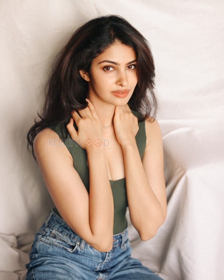 Devaki Nandana Vasudeva Actress Manasa Varanasi Sexy Pictures 08